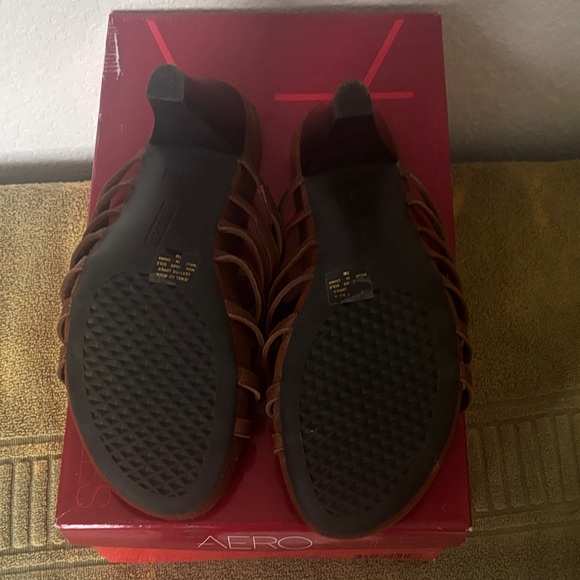 AEROSOLES Brown Sandals with Blue Accents - Picture 4 of 7
